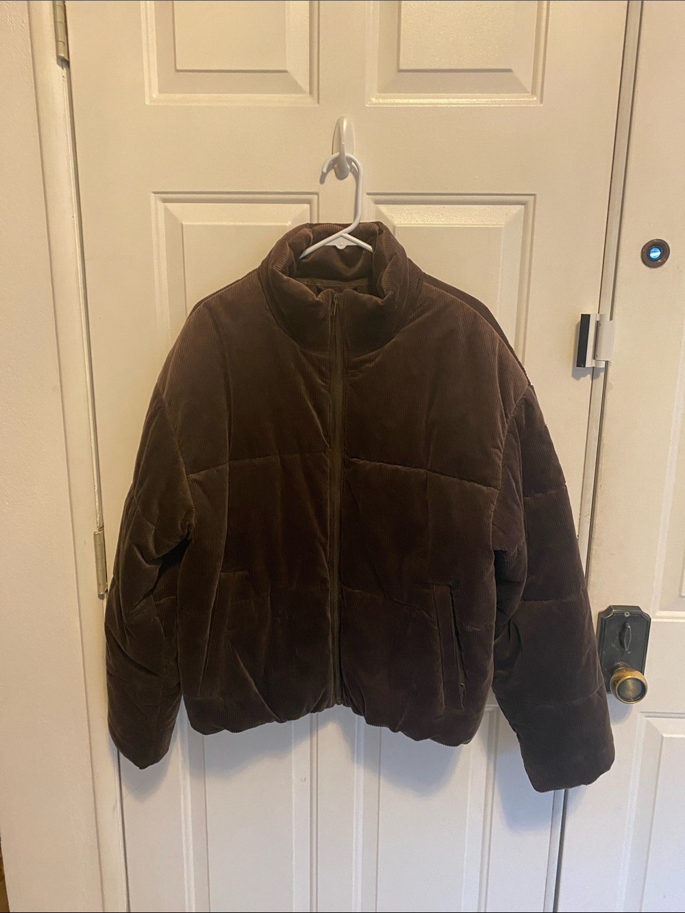 Alo Yoga Corduroy Stage Puffer in Expresso
